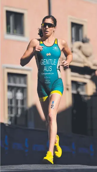  ??  ?? Ashleigh Gentle finished third in Stockholm to continue her strong form. And (right) Jessica Learmonth, Flora Duffy and Ashleigh Gentle on the podium. Pictures: ITU