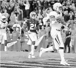  ?? SAM GREENWOOD/GETTY ?? Missouri tight end Albert Okwuegbuna­m waltzes into the end zone during the Gators’ 38-17 loss to the Tigers last Saturday in the Swamp.