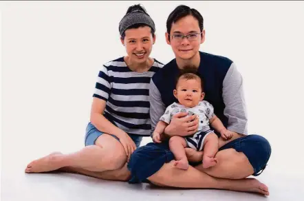  ??  ?? T. E. Low with wife Geng Yuling and their son, six- month- old Christophe­r Low Yao Lin.