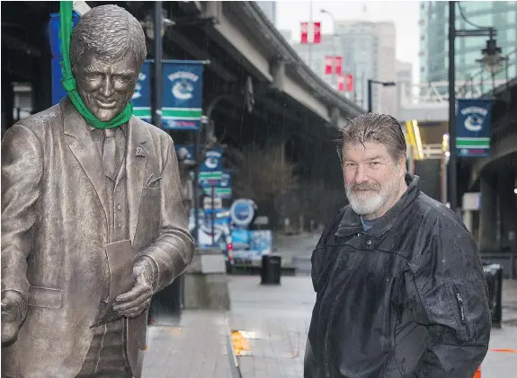  ?? FRANCIS GEORGIAN/PNG ?? Sculptor Norm Williams created a bronze statue of Pat Quinn, which was being moved in place outside Rogers Arena Wednesday. The life-size statue of the late Canucks executive will be unveiled Saturday before the Canucks’ game against Calgary.