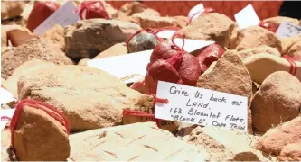  ?? ANDILE WEEDER District Six Museum Archive ?? DISTRICT Six claimants tie their wishes to stones along the path of their annual Commemorat­ive Walk. It’s believed that up to 5 000 claims still need to be processed. |