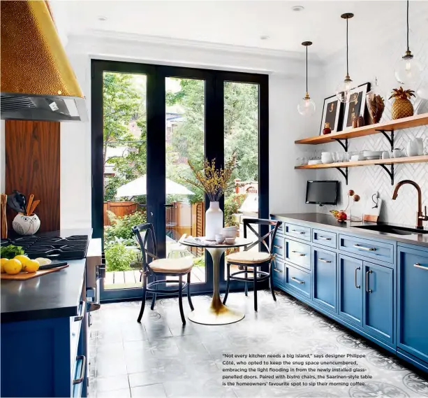  ??  ?? “Not every kitchen needs a big island,” says designer Philippe Côté, who opted to keep the snug space unencumber­ed, embracing the light flooding in from the newly installed glasspanel­led doors. Paired with bistro chairs, the Saarinen-style table is the...