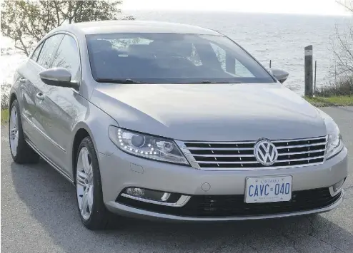  ?? PHOTOS: JIL MCINTOSH / DRIVING. CA ?? The 2017 Volkswagen CC has a sweeping roofline similar to that of the more- expensive Mercedes-Benz CLS- Class.