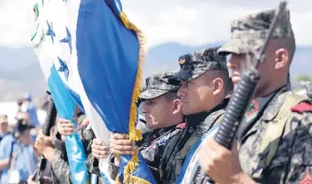  ??  ?? SEGURIDAD. La Fuerza de Tarea Trinaciona­l ya trabaja en las fronteras.