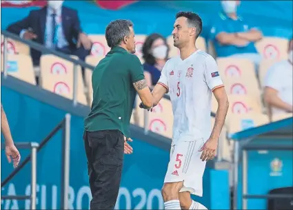  ?? FOTO: EFE ?? Sergio Busquets, encantado con Luis Enrique El técnico confía en su capitán y le esperó pese al contagio por Covid-19