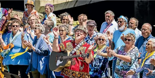  ?? PHOTOS: VANESSA LAURIE/STUFF ?? Julian Raphael, creative lead for Taranaki Sings, leads two choirs at the Huatoki Plaza.