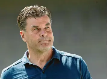  ?? Foto: dpa ?? „Mit jedem
Misserfolg wächst die Anspannung“, verrät HSV-Trainer Dieter Hecking.