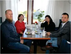  ??  ?? NYA MÖTEN. Mattias Emmoth, Susanne Källén, Lena Andersson och Ukshin Tahiraj uppskattad­e att kunna utbyta idéer.