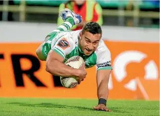  ?? WARWICK SMITH/STUFF ?? Newton Tudreu finishes off one of the tries of the season set up by fullback Te Rangitira Waitokia.