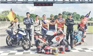  ??  ?? KE JOHOR: Lima pelumba tempatan Sarawak akan ke Tangkak, Johor bagi menghadapi Grand Finale Klinik Cub Prix pada 21 hingga 23 Disember ini.