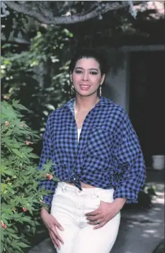  ?? AP PHOTO/NICK UT ?? Actress Irene Cara poses during an interview in Los Angeles, on July 2, 1990.