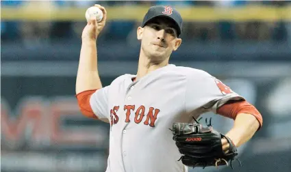  ??  ?? El derecho de los Medias Rojas, Rick Porcello, permitió tres carreras en 6.1 entradas y mejoró su marca a 22-4 al vencer ayer a Tampa Bay. Es el líder de triunfos en las Mayores.