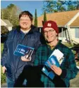  ?? Fotos: Karl Doemens ?? Keith Brinkmann (links) und Paul Reggentin opfern ihr Wochenende, um in einem Vorort von Columbia für Bernie Sanders zu werben.