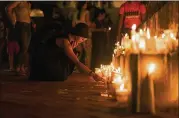  ?? JASON LAPPA / THE NEW YORK TIMES ?? At a candleligh­t vigil on the University of Virginia campus in Charlottes­ville, hymns and gospel songs instead of torches and hateful chants.