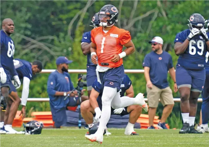  ?? NAM Y. HUH/AP ?? ‘‘[Speed] is a huge weapon that he brings, and that’s been a part of his game,’’ coach Matt Nagy said of Fields (above). ‘‘I don’t think you see him overuse it; he just uses it when he needs to . . . . And it’s worked for him.’’