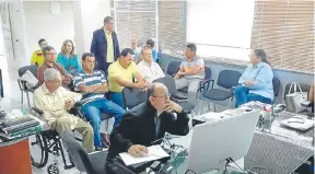  ??  ?? En la SEDE DE PRONORCO se llevó a cabo la reunión en la que participar­on representa­ntes de los gremios de transporte de carga, logística, aduanas y comercio exterior de Colombia y Venezuela.