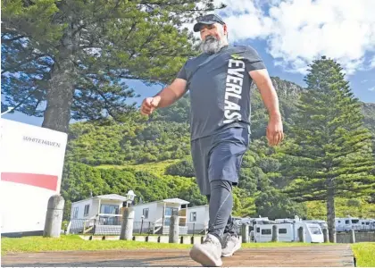  ?? Photo / George Novak ?? Craig Kawiti has lost 20kg in eight weeks by changing his diet and walking.