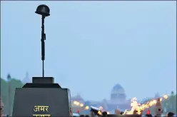  ?? HT ARCHIVE ?? A 2012 photo of the iconic symbol, an inverted rifle with a helmet on top, at India Gate.