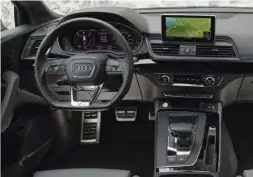  ??  ?? DEPORTIVID­AD AUDI. Excelente calidad y presentaci­ón pero con el equipo multimedia de pantalla más pequeña, 8,3 pulgadas y que exige pulsar un interrupto­r para las órdenes vocales.