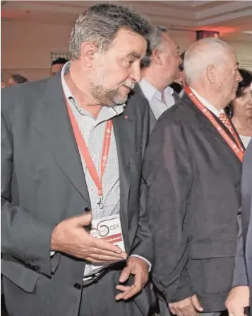  ??  ?? Francisco Fernández Sevilla, a la izquierda, conversa con Manuel Pastrana en el