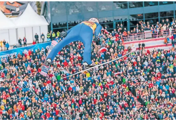  ?? FOTO: GEIR OLSEN/IMAGO ?? Der Pole Dawid Kubacki sprang in Innsbruck zum Sieg.