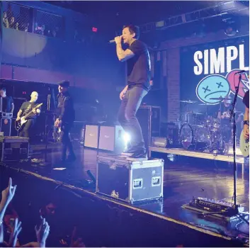  ?? PHOTO WENN ?? Simple Plan devait jouer à Houston le 25 août et à Austin le lendemain. Le groupe montréalai­s a reporté ces deux concerts en raison de l’ouragan Harvey.