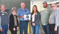  ?? Donnis Hueftle-Bullock ?? The Broken Bow County Club received the “Friend of the Community” award. Above, from left, are Jerry Adams, Joyce Richardson, Loren Taylor, clubhouse manager Faith Oberg, grounds manager Gage Garnas and Keith Ellis.