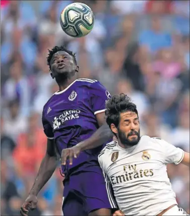  ??  ?? SEGURO. Salisu hizo un gran partido en el Bernabéu y mejora cada jornada.