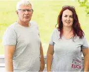  ??  ?? Christian Mader und Heike Lampert vom Verein „Österreich findet euch“vermuten ein Verbrechen.