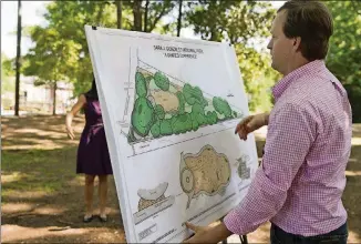  ?? ALYSSA POINTER/ALYSSA.POINTER@AJC.COM ?? Landscape designer and project manager Patrick Hand presents a digital rendering of plans for the Sara J. Gonzalez Memorial Park.