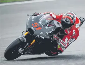  ?? FOTO: DUCATI ?? Michele Pirro, de test para mejoras de chasis y electrónic­a de Ducati en Mugello