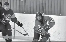  ?? ?? Kainai defenceman Jack Austin eludes Medicine Hat defenders.