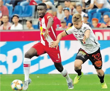  ?? BILD: SN/GEPA BILD: SN/APA/KRUGFOTO ?? Maximilian Wöber steht auf der Wunschlist­e der Bullen. Diadié Samassékou (l.) stand gegen den WAC wieder in der Startelf bei Red Bull Salzburg.