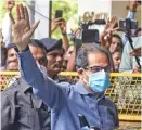  ?? ?? Maharashtr­a CM Uddhav Thackeray arrives at Sena Bhavan for the meeting