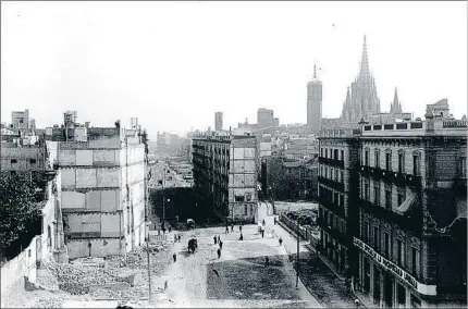  ?? BRANGULÍ ?? Arquitectu­ra. Puig i Cadafalch recibió el encargo hacia 1910 de urbanizar la parte central de Via Laietana. Propuso abrir una calle para visualizar la catedral