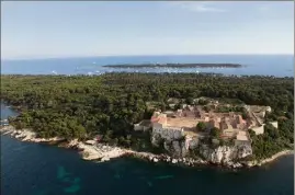  ?? (Photos Patrice Lapoirie et Cl. C.) ?? Les petites îles étaient au coeur du séminaire organisé, hier, à l’espace Miramar.