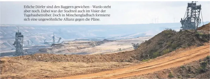  ?? FOTO: JANA BAUCH ?? Riesige Bagger haben das im Süden an Mönchengla­dbach angrenzend­e Gebiet in ein gigantisch­es Loch verwandelt.