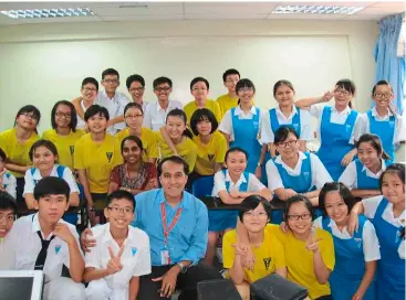  ??  ?? ELS Diploma in TESOL student, Rechard Macaldo, is pictured here with students at a local school where he worked with faculty members in delivering an English lesson.