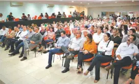  ?? RAÚL PALACIOS ?? La transmisió­n la siguieron en el auditorio Lázaro Cárdenas.