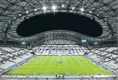  ?? BORIS HORVAT / AFP ?? El estadio Vélodrome de Marsella no podrá acoger el arranque de la Ligue 1 2020-21