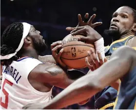  ?? AP FOTO ?? KEY JUMPER. Kevin Durant made a key jumper in the final minute in Golden State’s seven-point win over Atlanta.