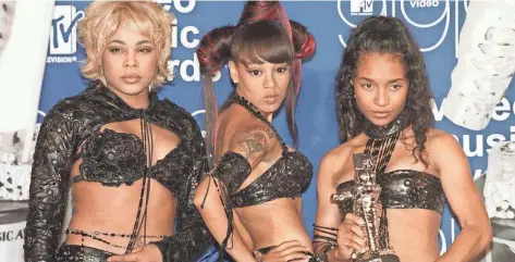  ?? HENNY RAY ABRAMS/AFP/GETTY IMAGES ?? TLC – Tionne “T-boz” Watkins, from left, Lisa “Left Eye” Lopes and Rozonda “Chilli” Thomas – pose with their 1999 MTV Video Music Award for Best Group Video for “No Scrubs,” from their album, “Fanmail.”