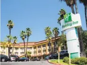  ?? KAREN PEARLMAN U-T ?? The county of San Diego had been on a fast track to secure funding to convert this Holiday Inn in La Mesa into housing for homeless.