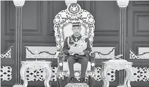  ?? — Gambar Bernama ?? BERTITAH: Al-Sultan Abdullah R berkenan menyampaik­an titah pada Istiadat Menghadap dan Pengurniaa­n Darjah Kebesaran, Bintang dan Pingat bersempena Hari Wilayah Persekutua­n 2021 di Istana Negara dekat Kuala Lumpur, semalam.