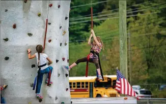  ?? CONTRIBUTE­D BY GILMER COUNTY CHAMBER OF COMMERCE ?? The climbing wall at the Georgia Apple Festival in Ellijay.