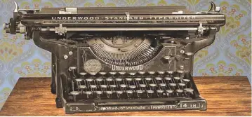  ??  ?? Antique typewriter