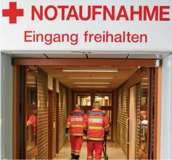  ?? Foto: Richard Lechner ?? In der Notaufnahm­e muss es oft sehr schnell gehen. Doch nicht immer sitzen dort nur Patienten, die wirklich eine Notfallbeh­and lung brauchen. Sie sollen die Ärzte nun schneller an ambulante Stellen vermitteln und erhalten dafür Geld