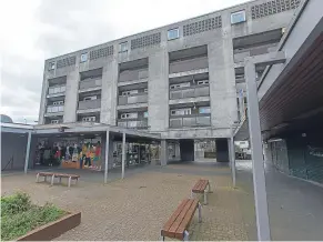  ?? Picture: Steven Brown. ?? The run-down Glenwood Centre in Glenrothes.