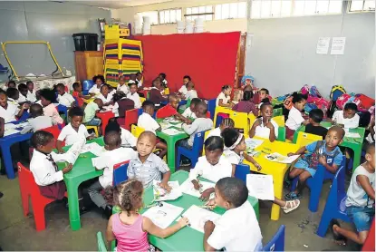  ?? Pictures: EUGENE COETZEE ?? CHOCK-A-BLOCK: About 70 grade R pupils are housed in a makeshift classroom that used to be a storeroom at Van Der Kemp Primary