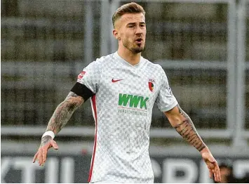  ?? Foto: Kolbert‰Press ?? Niklas Dorsch war sauer. Vor allem die Leistung in der ersten Halbzeit gegen den VfL Bochum ärgerte den Mittelfeld­spieler. Er konnte nicht verstehen, warum dem FCA immer wieder solche Aussetzer passieren.